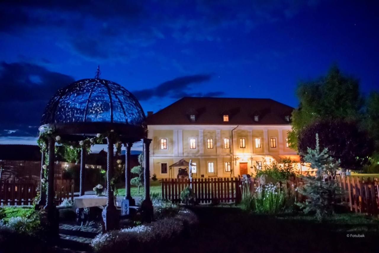 Castel Haller Ogra Exterior foto